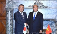 フック首相 日本の議会両院議長と会見