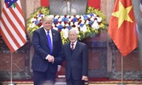 ベトナムの指導者ら、トランプ大統領と会合