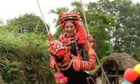 ハニー族の雨期祭りのブランコ