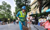 首都の美化事業に貢献するある清掃員