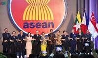 ベトナムのASEAN加盟25周年