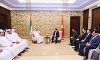 チン首相　 UAEの貿易担当国務大臣らと会見