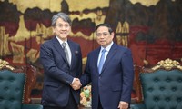 チン首相、JBICの前田会長と会見