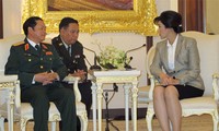 PM Thailand  Yingluck Shinawatra  menerima delegasi Tentara Rakyat Vietnam.