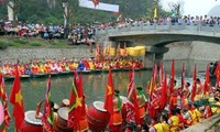 Pesta  tradisional Dewa Qui Minh Dai Vuong.