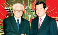 Presiden Singapura Tony Tan Keng Yam  mengunjungi provinsi Binh Duong.