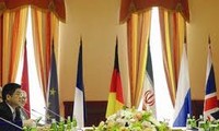 Memulihkan kembali perundingan  tentang program  nuklir Iran di Rusia.