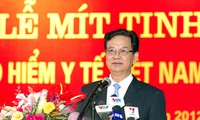 PM Vietnam Nguyen Tan Dung  menghadiri rapat umum sehubungan dengan hari Asuransi Kesehatan Vietnam