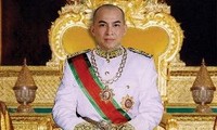 Raja  Kamboja Norodom Siahnuk mulai melakukan kunjungan kenegaraan  di Vietnam