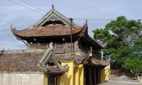 Mengkonservasikan dan mengembangkan nilai warisan budaya Binh Than-Nguyet Ban.