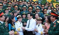 Presiden Vietnam Truong Tan Sang mengadakan  temu kerja dengan angkatan penangkis udara  dan angkatan udara