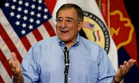 Menhan Amerika Serikat Leon Panetta menemui  timpalannya dari Israel  Ehud Barak