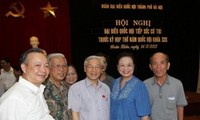 Sekjen Nguyen Phu Trong melakukan kontak dengan para pemilih dua kabupaten kota Hoan Kiem dan Tay Ho, kota Hanoi