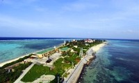 Pameran foto untuk menyosialisasikan  semangat membela laut dan pulau Vietnam.