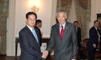 PM Vietnam Nguyen Tan Dung  mengadakan pertemuan dengan para pemimpin  Singapura.