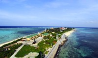 Mengunjungi pulau kelapa Nam Yet