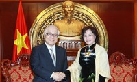 Wakil Ketua MN Nguyen Thi Kim Ngan menerima  Senator  Jepang, Keizo Takemi