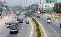 Restrukturisasi pasar transportasi, diutamakan pengembangan jalan kereta api dan jalan air