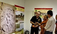 Beberapa museum Vietnam membawa benda-benda untuk dipamerkan di  Amerika Serikat