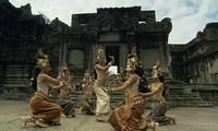 Belajar tarian Apsara  untuk melepaskan diri dari kemiskinan