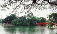 Danau Guom -  jantungnya ibukota dengan naga terbang