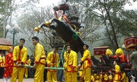 Kira-kira 250 kelompok menyanyi Chau Van menghadiri Festival Budaya spiritutalitas memuja Dewi  Ibu