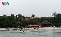 Koran-koran Italia memuji lapangan-lapangan pantai  yang indah Vietnam.