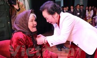 Wapres Vietnam, Nguyen Thi Doan memberikan gelar: “Ibu Vietnam heroik” di provinsi Bac Ninh