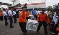 Aktivitas-aktivitas  pencarian pesawat terbang QZ 8501  diteruskan