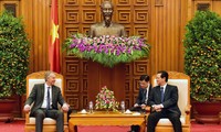 PM Vietnam, Nguyen Tan Dung menerima mantan PM Inggeris, Tony Blair.