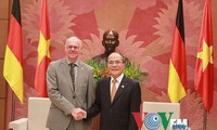 Ketua MN Vietnam, Nguyen Sinh Hung menerima  Ketua Parelemen Jerman, Nobert Lammert dan Ketua Majelis Rendah India, Sumitra Mahajan  