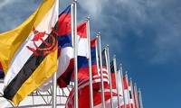 ASEAN  mendorong  integrasi  di bidang jasa di negara-negara anggotanya.