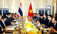 Pers Thailand  membuat berita  secara menonjol  tentang kunjungan PM Vietnam, Nguyen Tan Dung di Thailand 