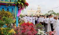 Agama Cao Dai selalu berjalan seperjalanan dengan perkembangan Tanah Air.