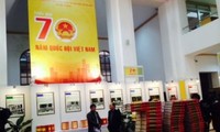 Memamerkan lebih dari 1000 benda tipikal tentang Majelis Nasional Vietnam.