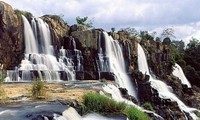 Jaringan air terjun yang megah di provinsi Lam Dong