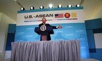 Presiden AS, Barack Obama berseru menurunkan suhu ketegangan di Laut Timur