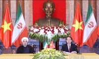 Presiden Vietnam, Tran Dai Quang mengadakan resepsi untuk menyambut Presiden Iran, Hassan Rouhani