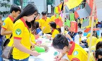 Puluhan ribu pelajar dan mahasiswa kota Ho Chi Minh ikut serta dalam  kampanye “Musim Semi Relawan”