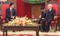 Sekjen KS PKV,Nguyen Phu Trong menerima PM Jepang, Shinzo Abe