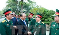 PM Vietnam, Nguyen Xuan Phuc  memeriksa pekerjaan siaga tempur di Divisi 312