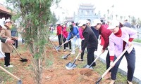 Melestarikan hutan  dan menanam phohon menjadi kebiasaan dan  cara hidup dari orang Vietnam