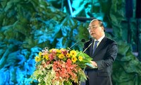 PM Vietnam Nguyen Xuan Phuc menghadiri acara pembukaan Festival  Kopi Buon Me Thuot yang ke-6 dan  Festival Budaya Gong dan Bonang Daerah Tay Nguyen