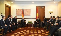 PM Vietnam, Nguyen Xuan Phuc menerima beberapa badan usaha di Berlin, Jerman