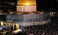 Israel untuk sementara menghentikan  ibadah sembahyang  di Masjid di Jerussalem