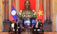 Presiden Vietnam, Tran Dai Quang  menerima Wapres Laos, Phankham Viphavanh