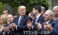 Presiden AS, Donald Trump terus mendesak para legislator Partai  Republik  supaya bersatu untuk mencabut Obamacare