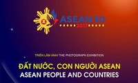 Pameran foto: “Negeri dan manusia ASEAN” di kota Hanoi