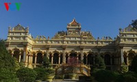 Keindahan pagoda Vinh Trang di provinsi Tien Giang