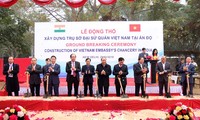 PM Vietnam, Nguyen Xuan Phuc menghadiri acara pencangkulan pertama Kantor baru dari  Kedutaan Besar Vietnam. di India